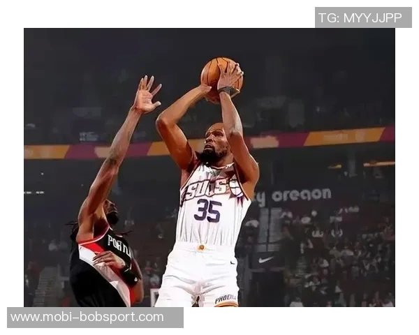 关键时刻布克挺身而出尽管手感不佳依然贡献20分4助攻助力球队胜利