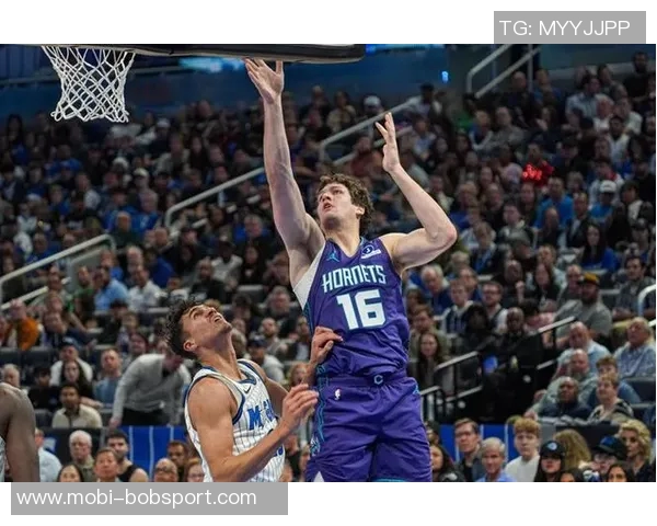 PJ霍尔谈加盟黄蜂的感受与夏联队友的默契建立